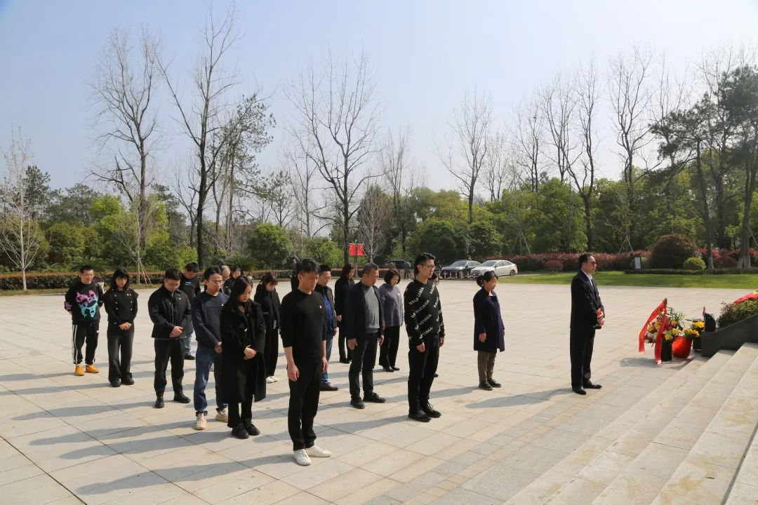 弘揚傳統(tǒng)精神，緬懷革命先烈 | 集團(tuán)黨總支開展清明祭掃革命先烈活動